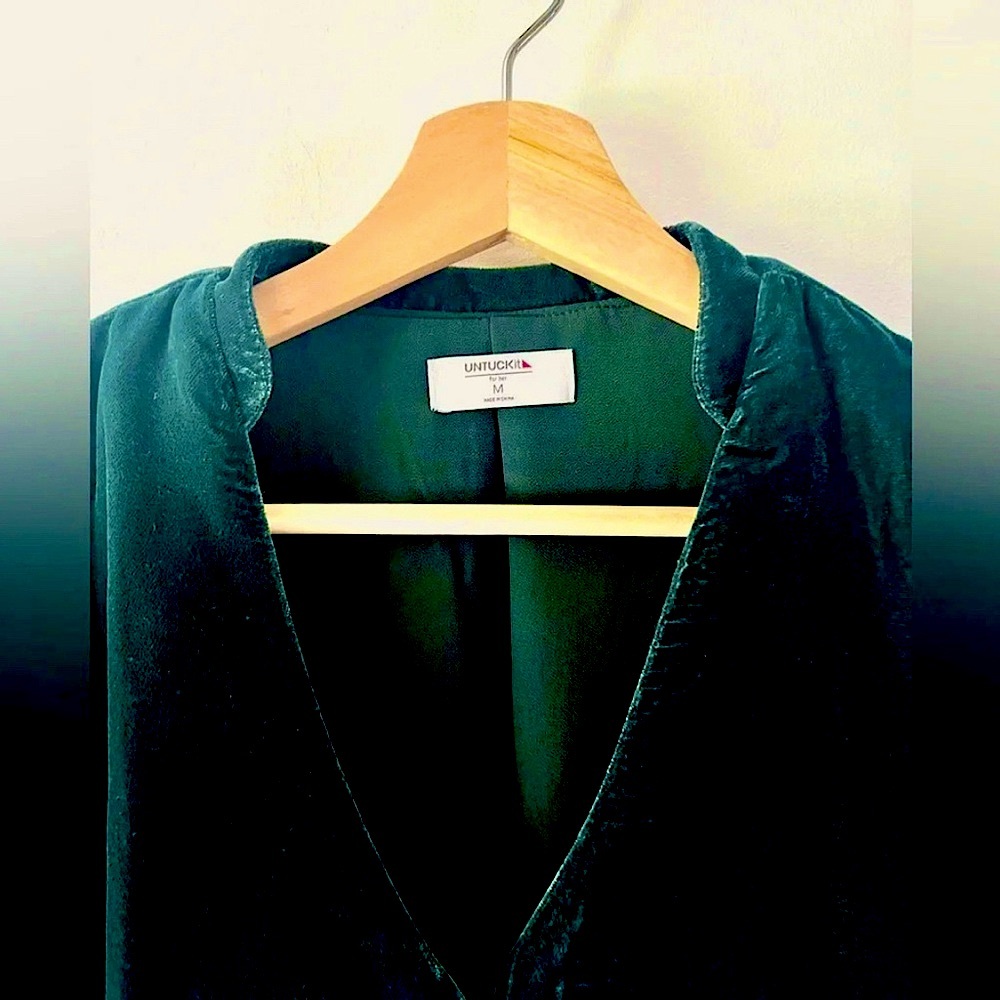 NWT UNTUCKit Green Velvet, Button Down Blouse, 💎 Buttons, M, St. Patrick Day - Picture 10 of 10